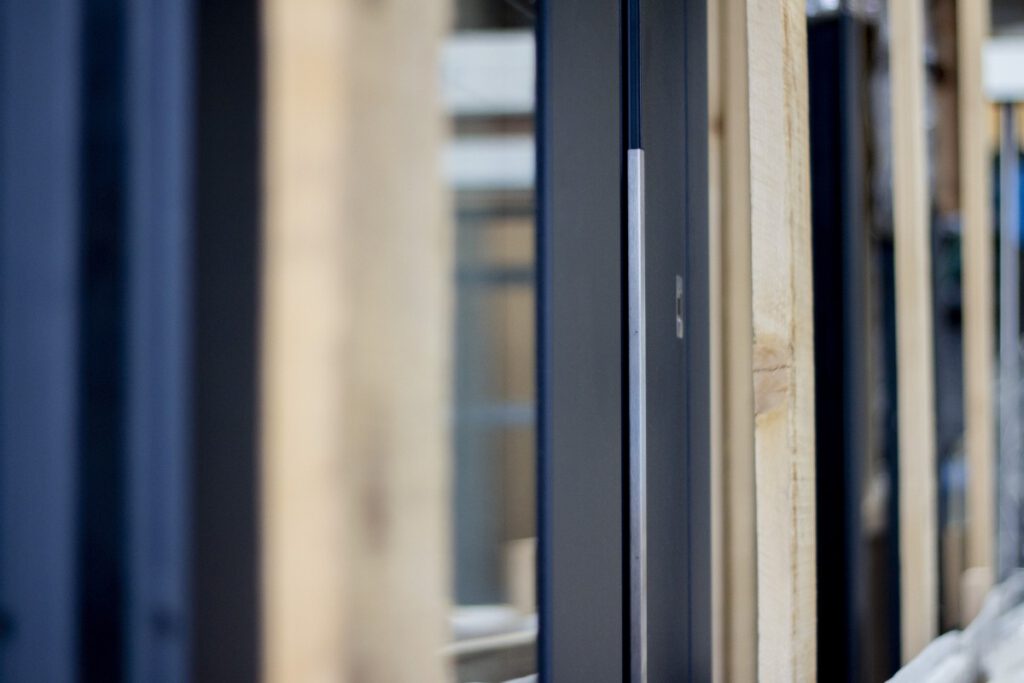 Aluminiumfenster im Transportgestellt